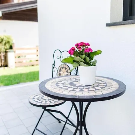 Haus Larchenau * ローファー